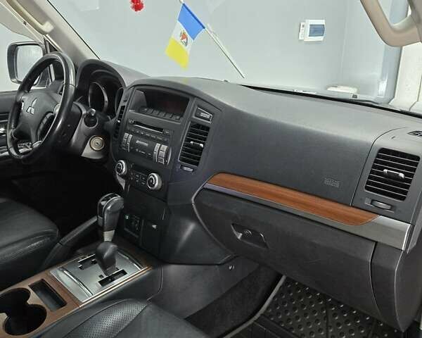 Черный Мицубиси Паджеро Вагон, объемом двигателя 3.83 л и пробегом 153 тыс. км за 10800 $, фото 4 на Automoto.ua