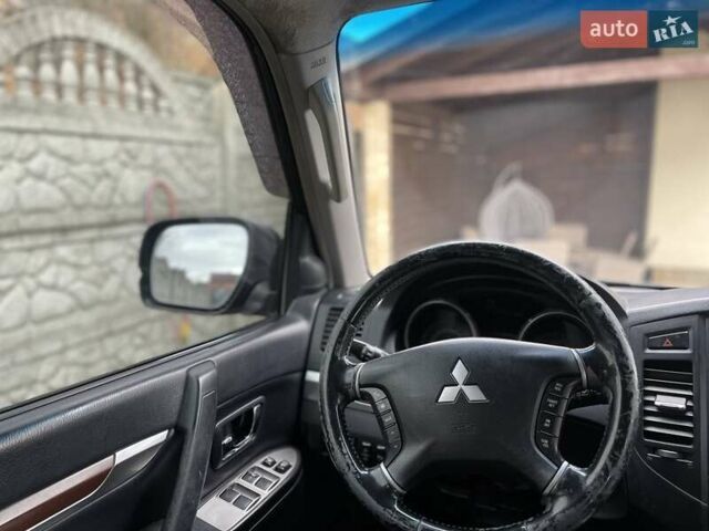 Чорний Міцубісі Паджеро Вагон, об'ємом двигуна 3.2 л та пробігом 320 тис. км за 12500 $, фото 6 на Automoto.ua