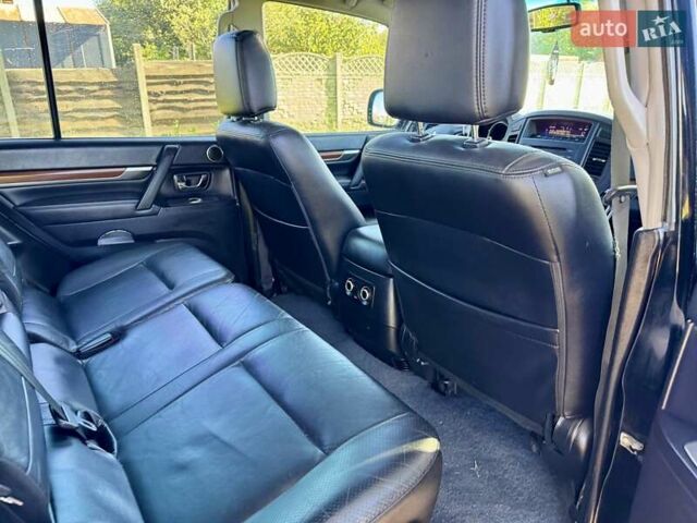 Чорний Міцубісі Паджеро Вагон, об'ємом двигуна 3 л та пробігом 235 тис. км за 10700 $, фото 28 на Automoto.ua