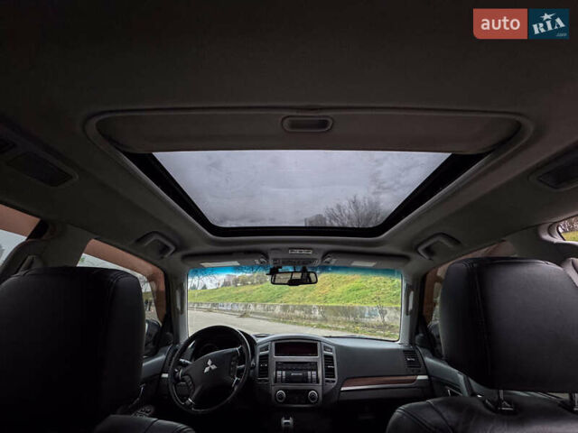 Черный Мицубиси Паджеро Вагон, объемом двигателя 3.2 л и пробегом 305 тыс. км за 12900 $, фото 28 на Automoto.ua