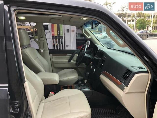 Чорний Міцубісі Паджеро Вагон, об'ємом двигуна 3 л та пробігом 177 тис. км за 14500 $, фото 8 на Automoto.ua