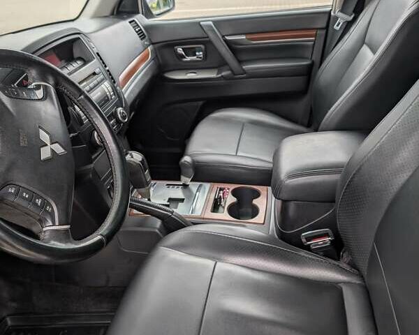 Чорний Міцубісі Паджеро Вагон, об'ємом двигуна 3.2 л та пробігом 240 тис. км за 13200 $, фото 1 на Automoto.ua