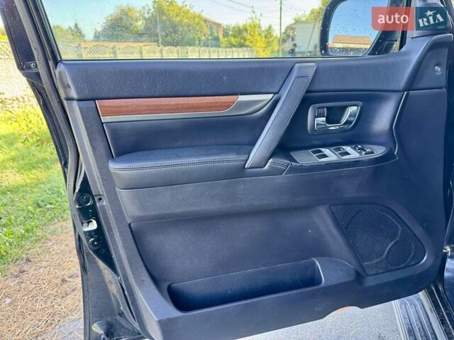 Черный Мицубиси Паджеро Вагон, объемом двигателя 2.97 л и пробегом 235 тыс. км за 10700 $, фото 15 на Automoto.ua