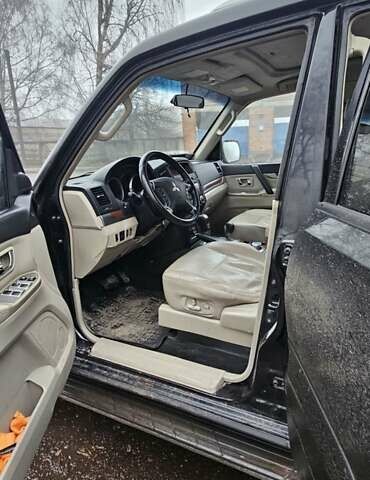 Черный Мицубиси Паджеро Вагон, объемом двигателя 3.2 л и пробегом 300 тыс. км за 10500 $, фото 7 на Automoto.ua