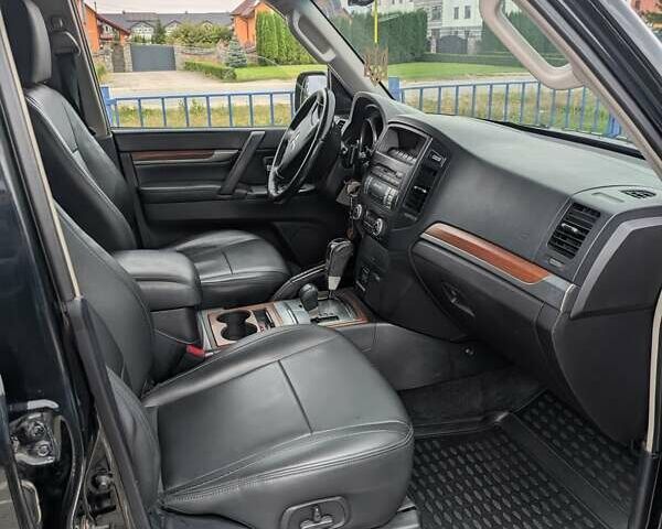 Чорний Міцубісі Паджеро Вагон, об'ємом двигуна 3.2 л та пробігом 240 тис. км за 13200 $, фото 3 на Automoto.ua