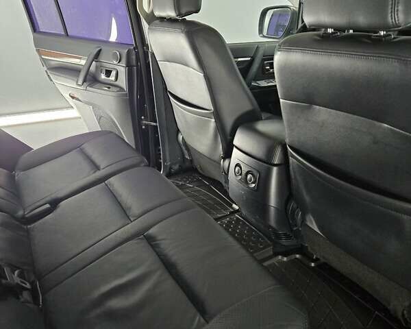 Черный Мицубиси Паджеро Вагон, объемом двигателя 3.83 л и пробегом 153 тыс. км за 10800 $, фото 5 на Automoto.ua