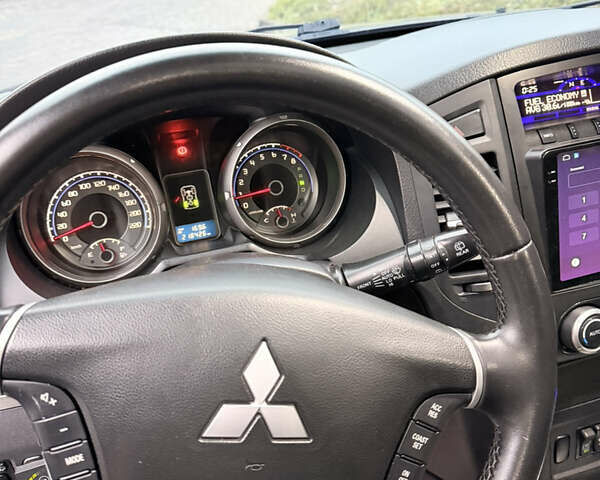 Черный Мицубиси Паджеро Вагон, объемом двигателя 3.83 л и пробегом 218 тыс. км за 10700 $, фото 25 на Automoto.ua