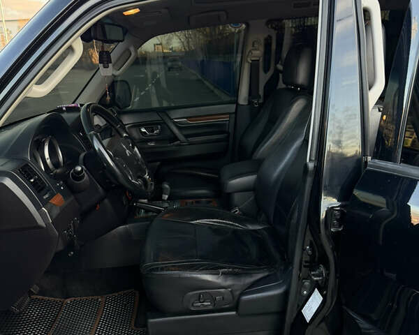 Черный Мицубиси Паджеро Вагон, объемом двигателя 3.2 л и пробегом 328 тыс. км за 13000 $, фото 22 на Automoto.ua