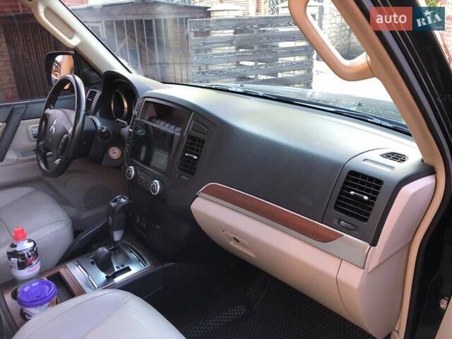 Чорний Міцубісі Паджеро Вагон, об'ємом двигуна 3 л та пробігом 177 тис. км за 14500 $, фото 10 на Automoto.ua