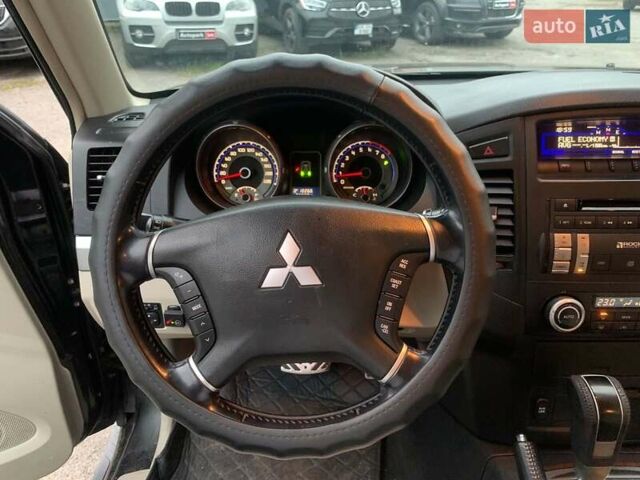 Черный Мицубиси Паджеро Вагон, объемом двигателя 3 л и пробегом 232 тыс. км за 11390 $, фото 18 на Automoto.ua