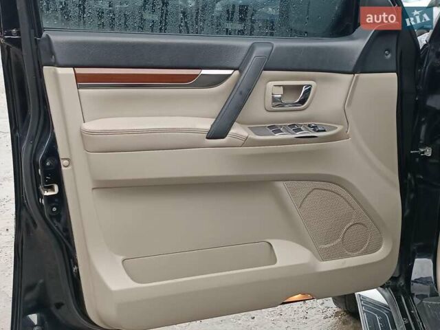 Черный Мицубиси Паджеро Вагон, объемом двигателя 3 л и пробегом 280 тыс. км за 12590 $, фото 19 на Automoto.ua