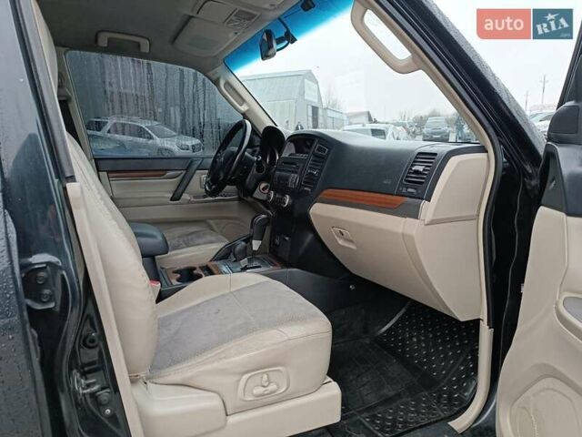 Черный Мицубиси Паджеро Вагон, объемом двигателя 3 л и пробегом 280 тыс. км за 12590 $, фото 32 на Automoto.ua