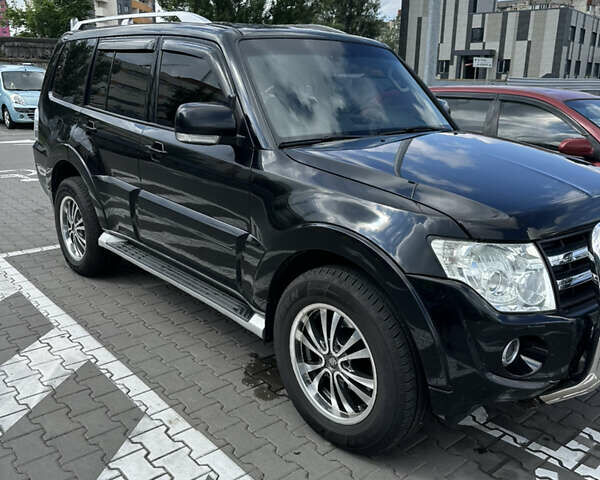 Черный Мицубиси Паджеро Вагон, объемом двигателя 3.2 л и пробегом 230 тыс. км за 12000 $, фото 1 на Automoto.ua