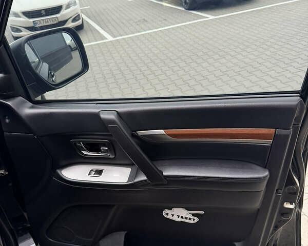 Черный Мицубиси Паджеро Вагон, объемом двигателя 2.97 л и пробегом 218 тыс. км за 11499 $, фото 55 на Automoto.ua