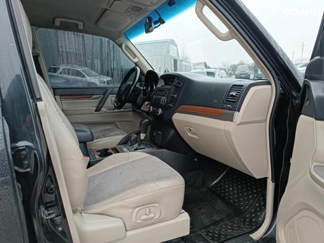 Черный Мицубиси Паджеро Вагон, объемом двигателя 3 л и пробегом 280 тыс. км за 12590 $, фото 32 на Automoto.ua