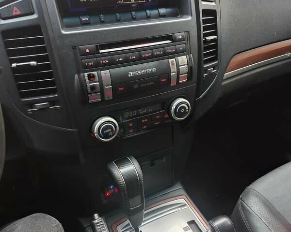 Чорний Міцубісі Паджеро Вагон, об'ємом двигуна 3 л та пробігом 330 тис. км за 11700 $, фото 1 на Automoto.ua