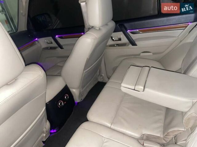 Чорний Міцубісі Паджеро Вагон, об'ємом двигуна 3 л та пробігом 177 тис. км за 14500 $, фото 1 на Automoto.ua