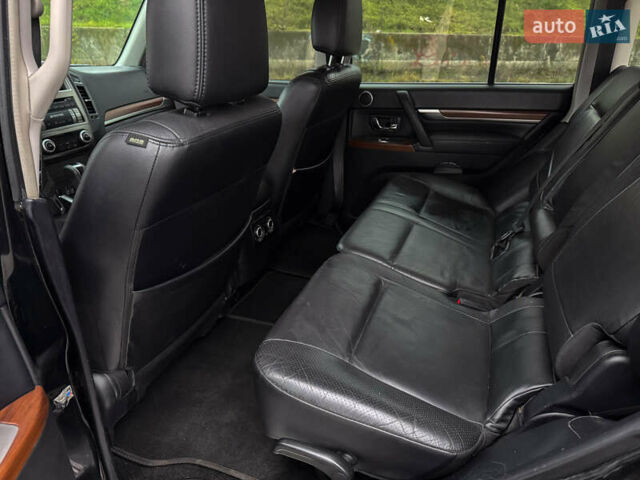 Черный Мицубиси Паджеро Вагон, объемом двигателя 3.2 л и пробегом 305 тыс. км за 12900 $, фото 17 на Automoto.ua