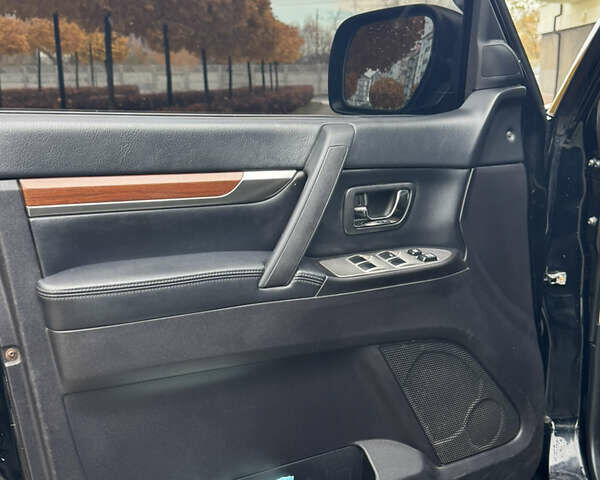 Міцубісі Паджеро Вагон 2008 у Івано-Франківську на Automoto.ua Чорний Міцубісі Паджеро Вагон, об'ємом двигуна 2.97 л та пробігом 195 тис. км за 11900 $, фото 18 на Automoto.ua