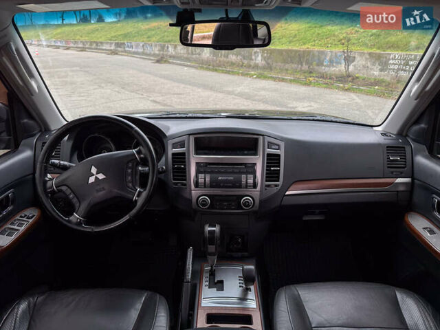Черный Мицубиси Паджеро Вагон, объемом двигателя 3.2 л и пробегом 305 тыс. км за 12900 $, фото 26 на Automoto.ua