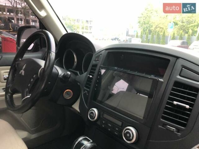 Чорний Міцубісі Паджеро Вагон, об'ємом двигуна 3 л та пробігом 177 тис. км за 14500 $, фото 9 на Automoto.ua