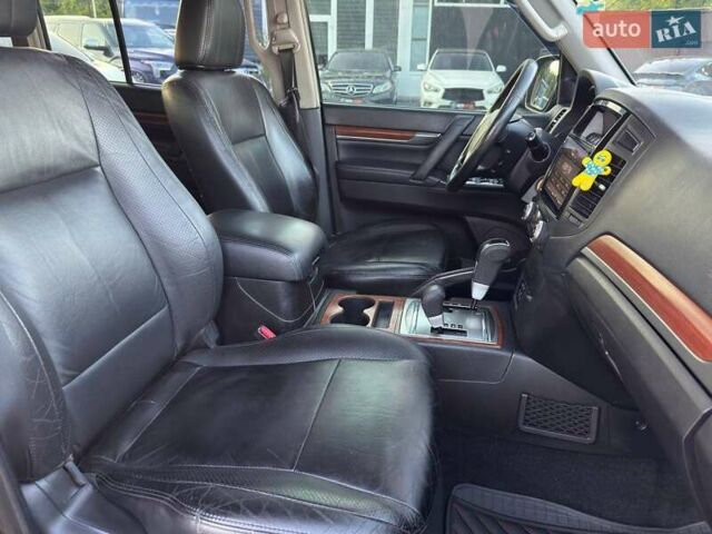 Чорний Міцубісі Паджеро Вагон, об'ємом двигуна 2.97 л та пробігом 179 тис. км за 12500 $, фото 17 на Automoto.ua