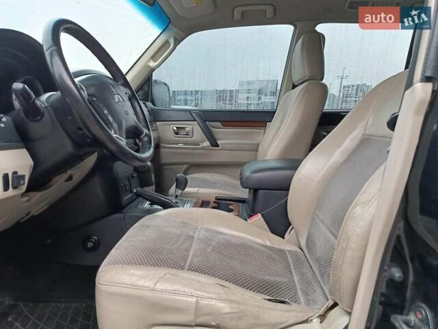 Черный Мицубиси Паджеро Вагон, объемом двигателя 3 л и пробегом 280 тыс. км за 12590 $, фото 28 на Automoto.ua