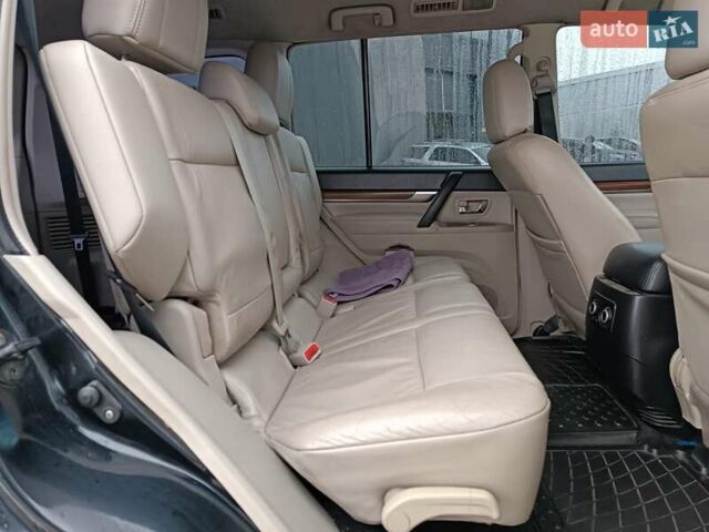 Черный Мицубиси Паджеро Вагон, объемом двигателя 3 л и пробегом 280 тыс. км за 12590 $, фото 37 на Automoto.ua