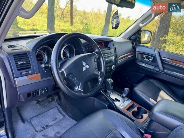 Міцубісі Паджеро Вагон 2008 у Києві на Automoto.ua Чорний Міцубісі Паджеро Вагон, об'ємом двигуна 3 л та пробігом 235 тис. км за 10999 $, фото 13 на Automoto.ua
