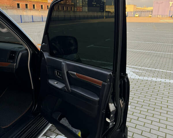 Черный Мицубиси Паджеро Вагон, объемом двигателя 3.2 л и пробегом 328 тыс. км за 13000 $, фото 29 на Automoto.ua