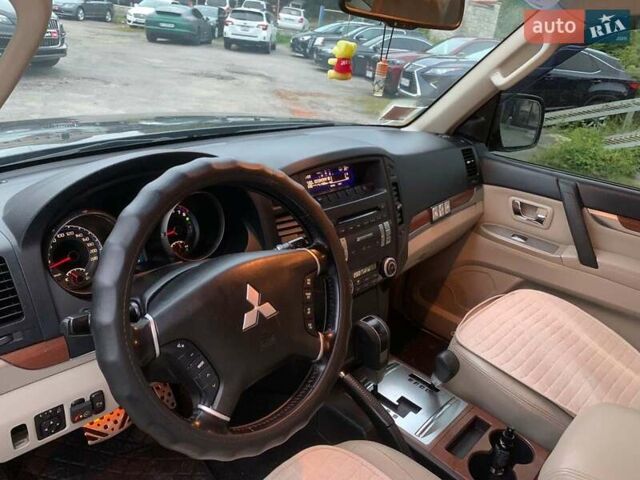 Черный Мицубиси Паджеро Вагон, объемом двигателя 3 л и пробегом 232 тыс. км за 11390 $, фото 19 на Automoto.ua