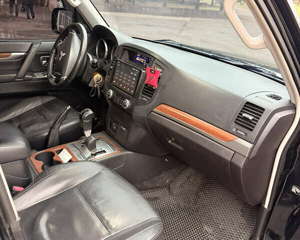 Черный Мицубиси Паджеро Вагон, объемом двигателя 3.83 л и пробегом 218 тыс. км за 10700 $, фото 12 на Automoto.ua