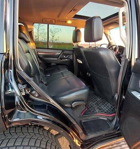 Чорний Міцубісі Паджеро Вагон, об'ємом двигуна 2.97 л та пробігом 286 тис. км за 9400 $, фото 11 на Automoto.ua