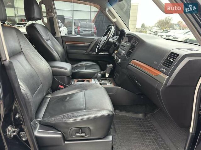 Черный Мицубиси Паджеро Вагон, объемом двигателя 2.97 л и пробегом 218 тыс. км за 11950 $, фото 9 на Automoto.ua