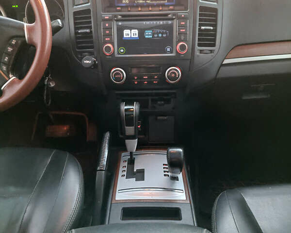 Чорний Міцубісі Паджеро Вагон, об'ємом двигуна 2.97 л та пробігом 286 тис. км за 9400 $, фото 15 на Automoto.ua