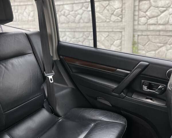 Чорний Міцубісі Паджеро Вагон, об'ємом двигуна 3.2 л та пробігом 320 тис. км за 12500 $, фото 11 на Automoto.ua