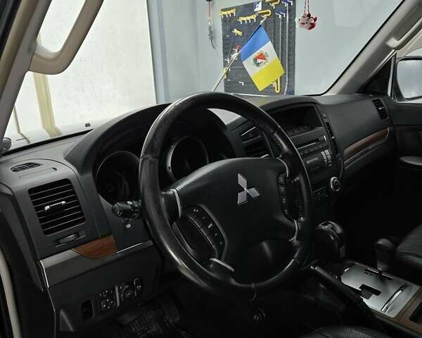Черный Мицубиси Паджеро Вагон, объемом двигателя 3.83 л и пробегом 153 тыс. км за 10800 $, фото 2 на Automoto.ua