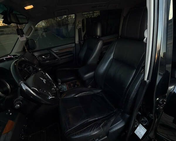 Черный Мицубиси Паджеро Вагон, объемом двигателя 3.2 л и пробегом 328 тыс. км за 13000 $, фото 23 на Automoto.ua