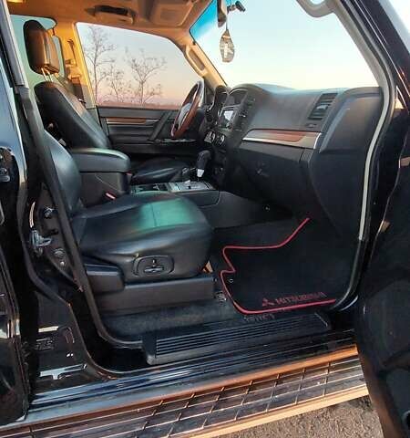 Чорний Міцубісі Паджеро Вагон, об'ємом двигуна 2.97 л та пробігом 286 тис. км за 9400 $, фото 10 на Automoto.ua