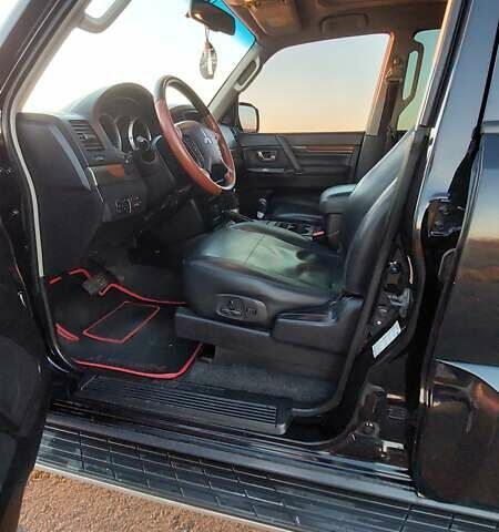 Чорний Міцубісі Паджеро Вагон, об'ємом двигуна 2.97 л та пробігом 286 тис. км за 9400 $, фото 7 на Automoto.ua