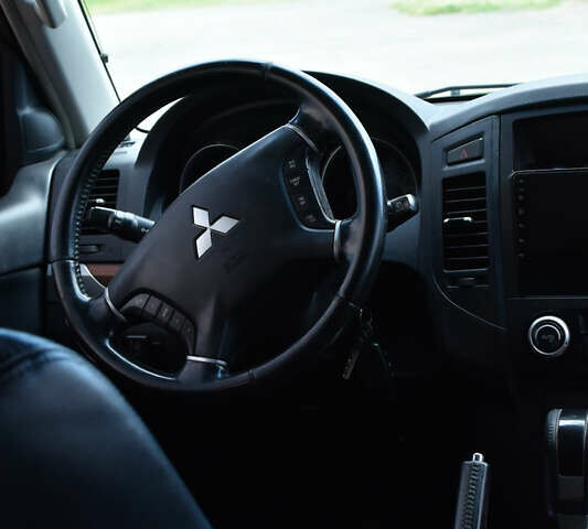 Чорний Міцубісі Паджеро Вагон, об'ємом двигуна 2.97 л та пробігом 310 тис. км за 13600 $, фото 14 на Automoto.ua