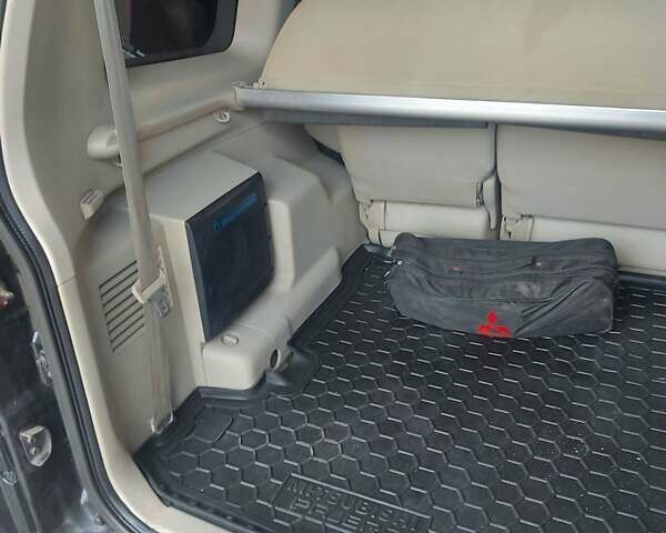 Чорний Міцубісі Паджеро Вагон, об'ємом двигуна 3.2 л та пробігом 165 тис. км за 14000 $, фото 10 на Automoto.ua