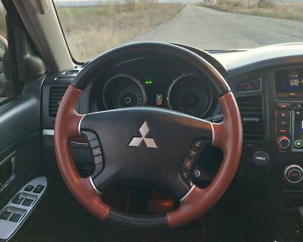 Чорний Міцубісі Паджеро Вагон, об'ємом двигуна 2.97 л та пробігом 286 тис. км за 9400 $, фото 17 на Automoto.ua