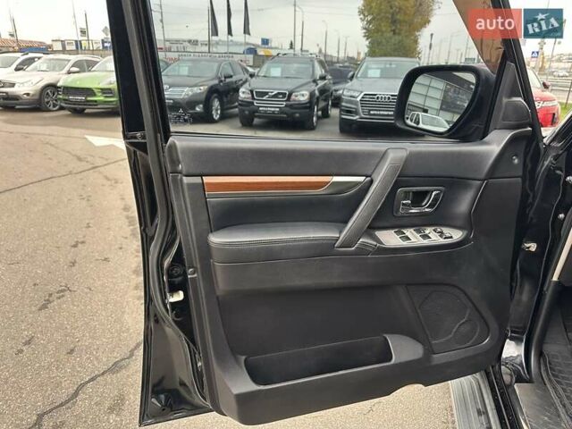 Черный Мицубиси Паджеро Вагон, объемом двигателя 2.97 л и пробегом 218 тыс. км за 11950 $, фото 18 на Automoto.ua