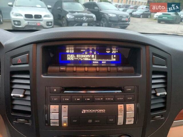 Черный Мицубиси Паджеро Вагон, объемом двигателя 3 л и пробегом 232 тыс. км за 11390 $, фото 21 на Automoto.ua