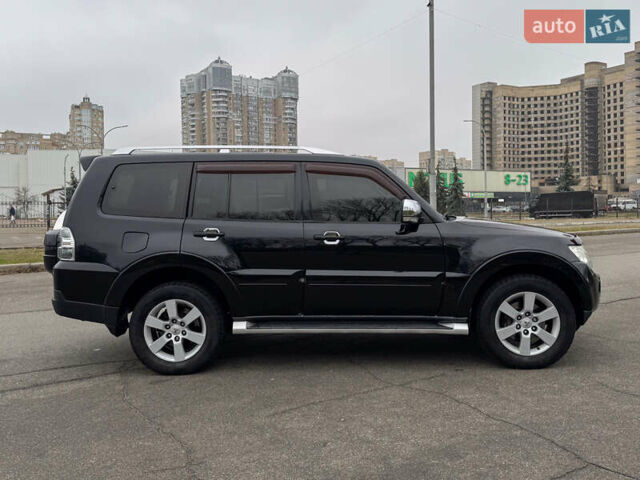 Черный Мицубиси Паджеро Вагон, объемом двигателя 3.2 л и пробегом 305 тыс. км за 12900 $, фото 1 на Automoto.ua