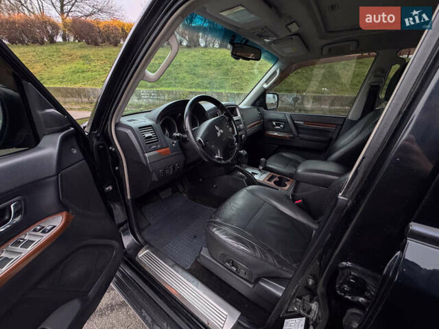 Черный Мицубиси Паджеро Вагон, объемом двигателя 3.2 л и пробегом 305 тыс. км за 12900 $, фото 9 на Automoto.ua