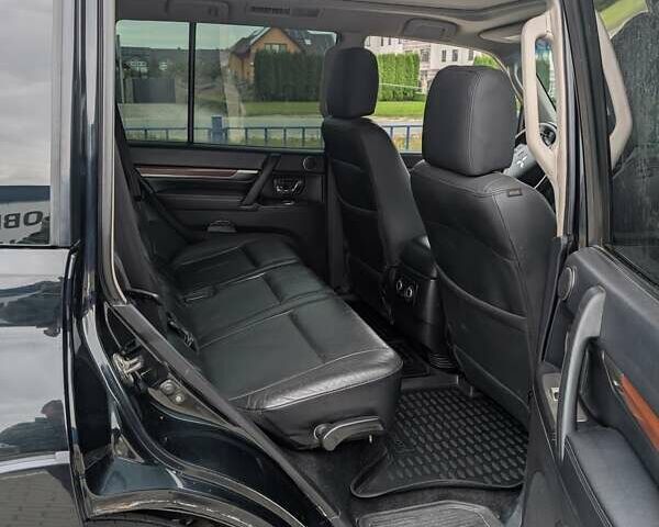 Чорний Міцубісі Паджеро Вагон, об'ємом двигуна 3.2 л та пробігом 240 тис. км за 13200 $, фото 4 на Automoto.ua