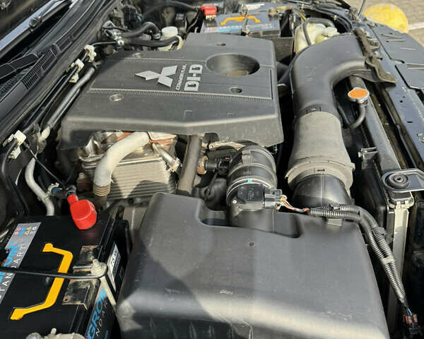 Чорний Міцубісі Паджеро Вагон, об'ємом двигуна 3.2 л та пробігом 292 тис. км за 15500 $, фото 9 на Automoto.ua