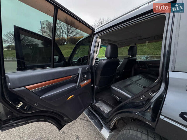 Черный Мицубиси Паджеро Вагон, объемом двигателя 3.2 л и пробегом 305 тыс. км за 12900 $, фото 16 на Automoto.ua